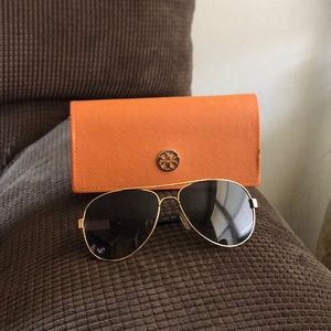 ❌SOLD❌ on ebay Tory burch sun glasses with case